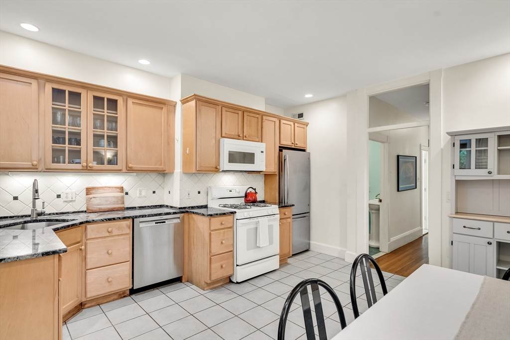 124 Chestnut St - Photo 1