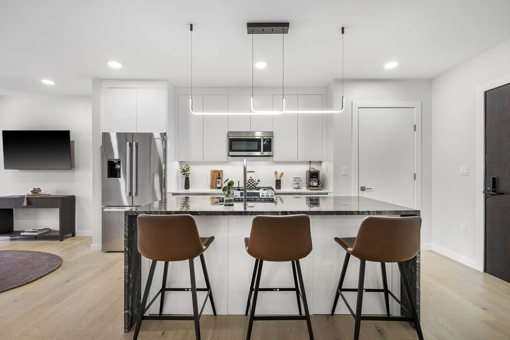 2 Maverick Square - Photo 1