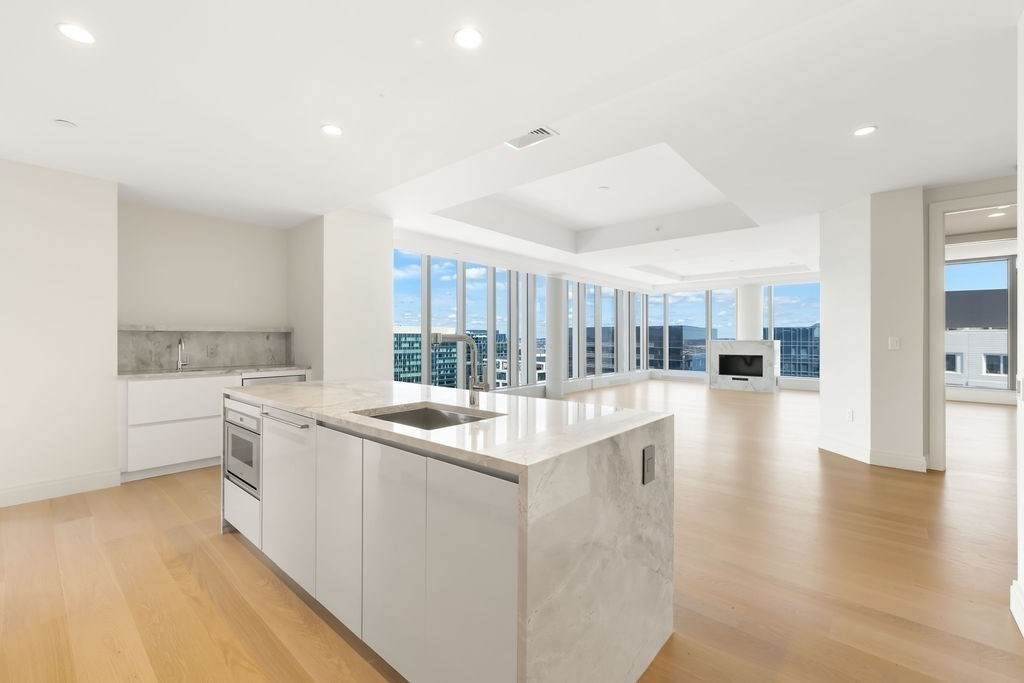 133 Seaport Blvd - Photo 1