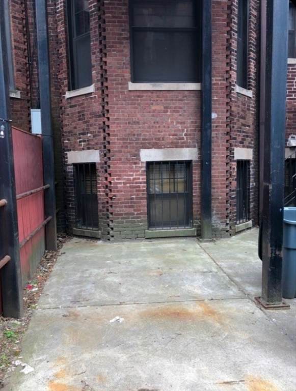 531 Newbury St - Photo 1