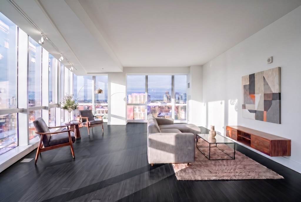 110 Stuart St - Photo 1