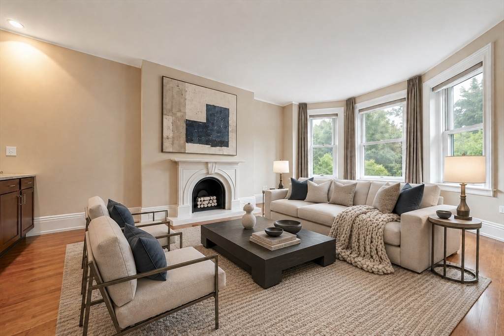 218 Commonwealth Ave - Photo 1
