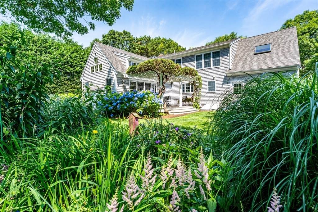 8 Macandrew Dr - Photo 1