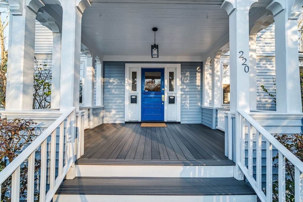 220 Lowell Ave - Photo 1