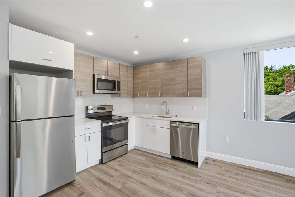 632 Centre St - Photo 1
