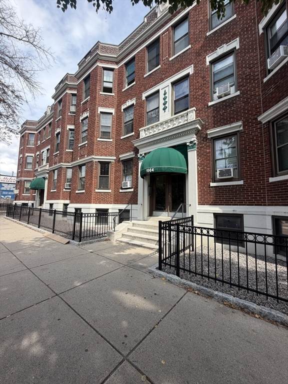 1564 Commonwealth Ave - Photo 1