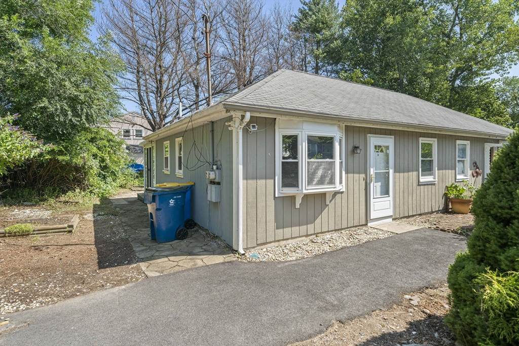 23 Hayward - Photo 1