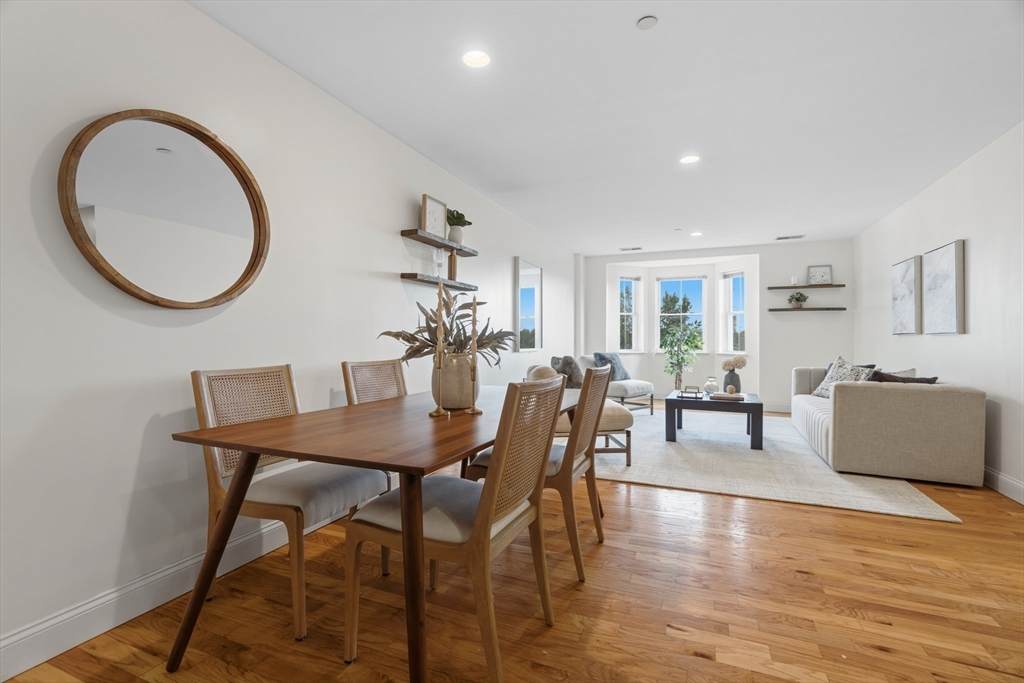 120 Wyllis Ave - Photo 1
