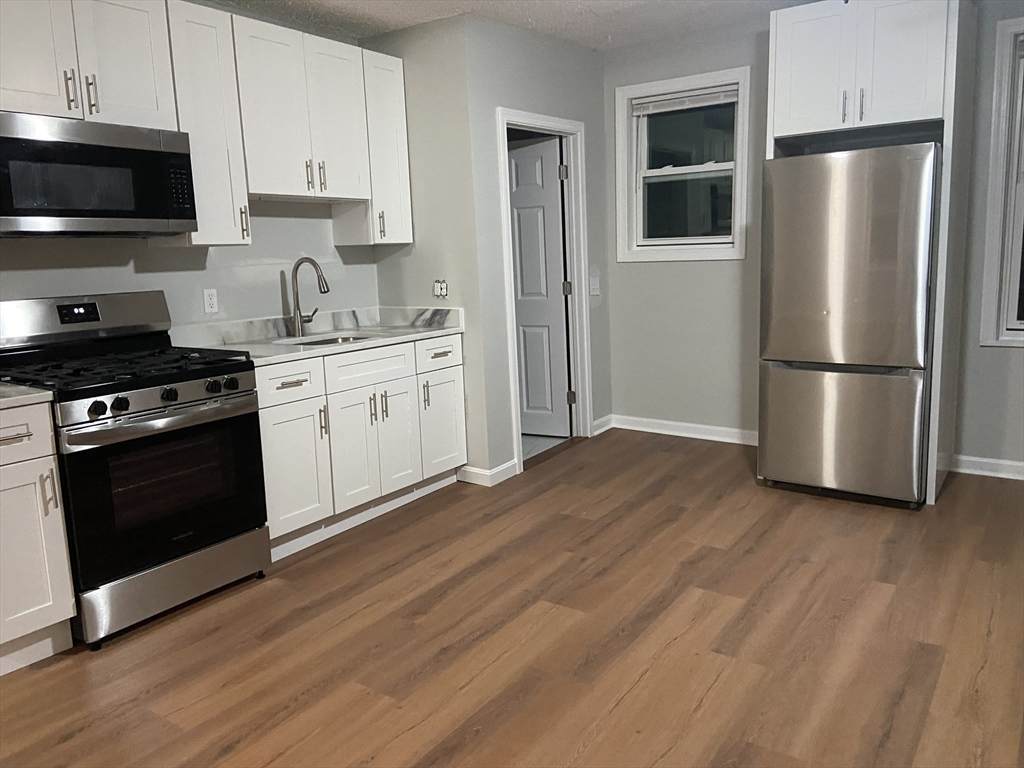 82 Montaup St - Photo 1