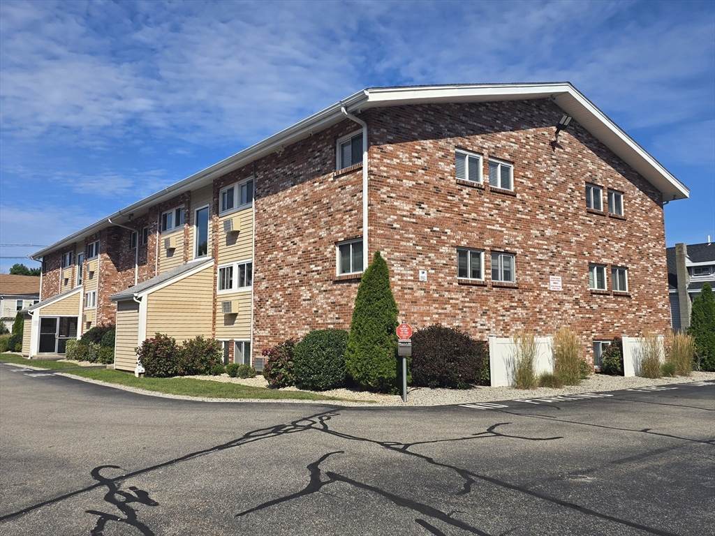 720 Main St - Photo 1