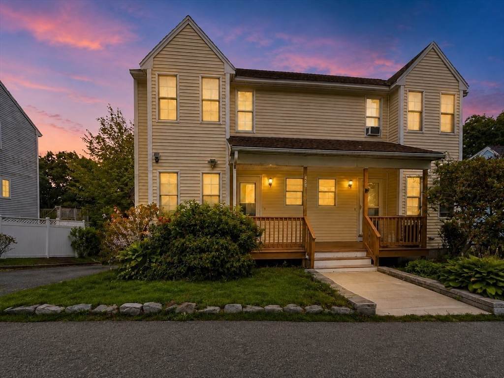 438 Plantation St - Photo 1