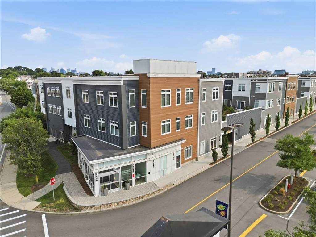 60 Cross Street E - Photo 1