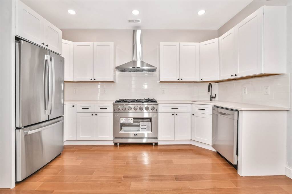 168 Ruthven Street - Photo 1