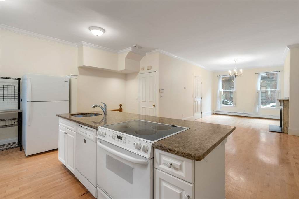 32 Lawrence St. - Photo 1