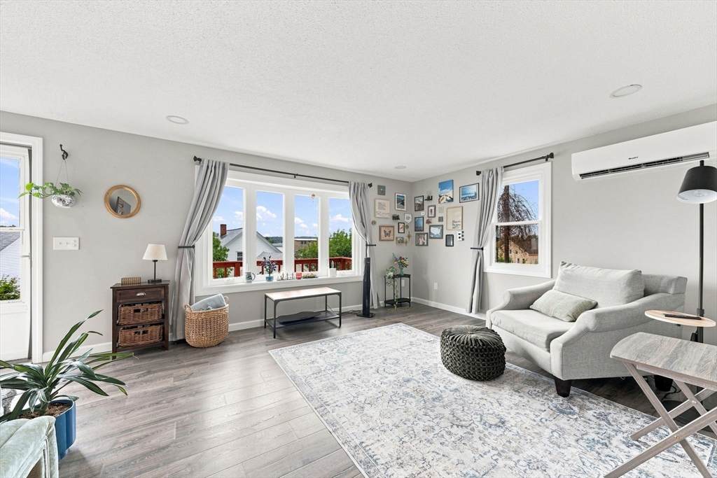 44 Danis St - Photo 1