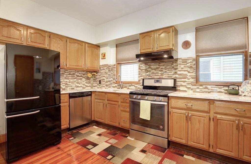 558 Washington St - Photo 1