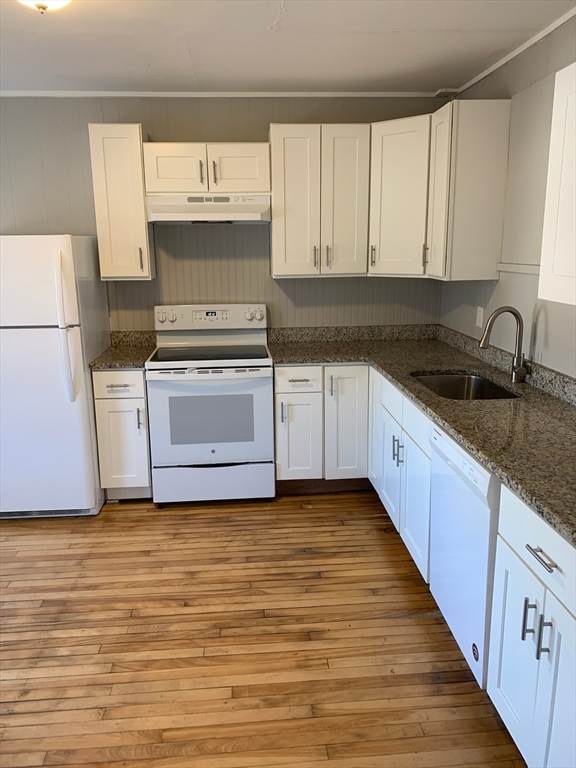 135 Lafayette Square - Photo 1