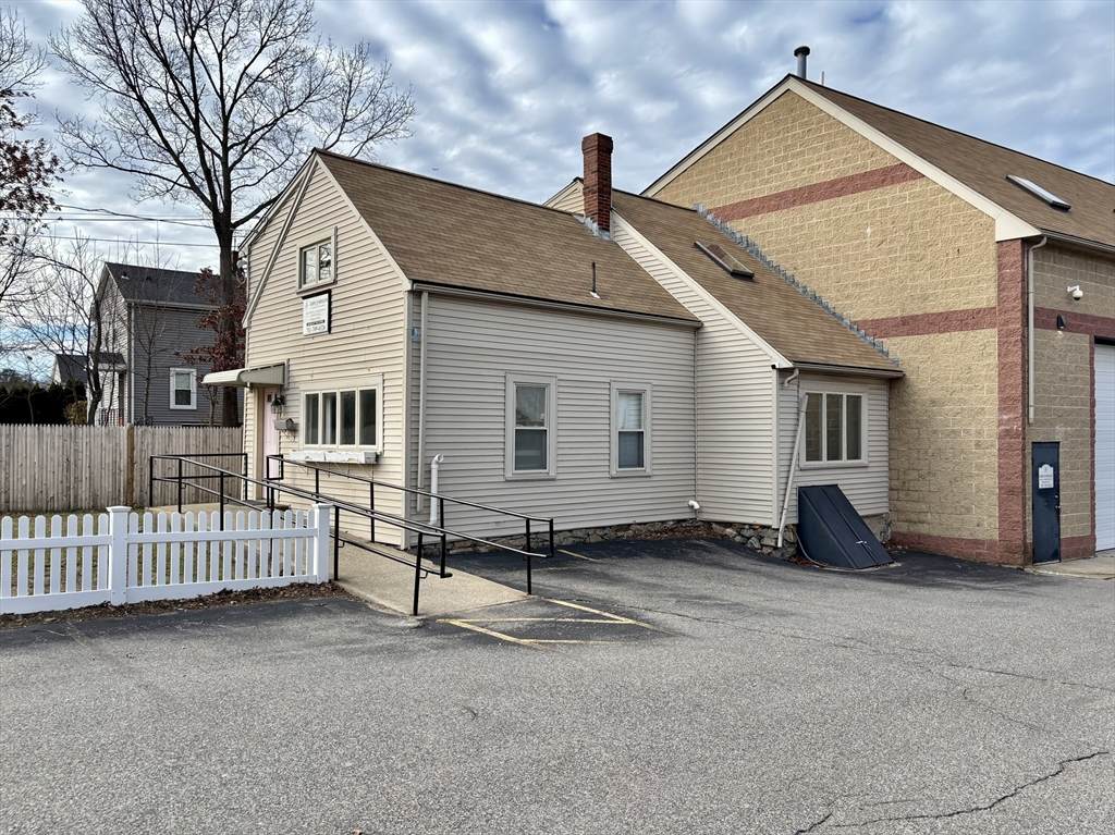 978 Washington - Photo 1