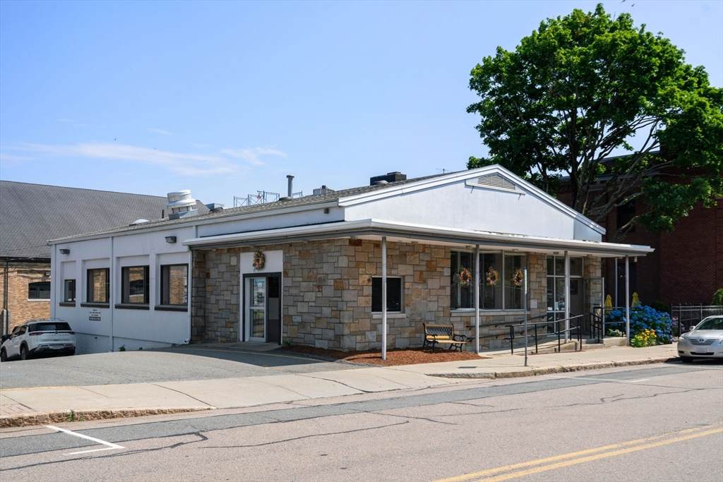 157 Central St - Photo 1
