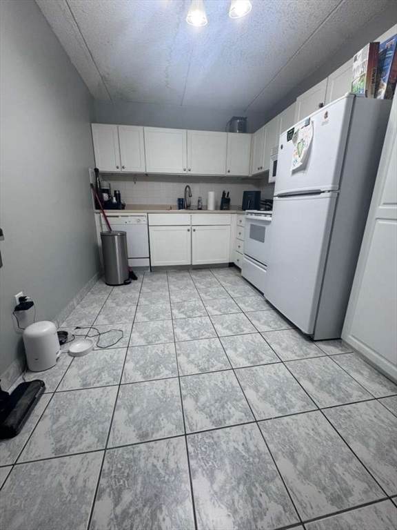 32 Whites Ave - Photo 1