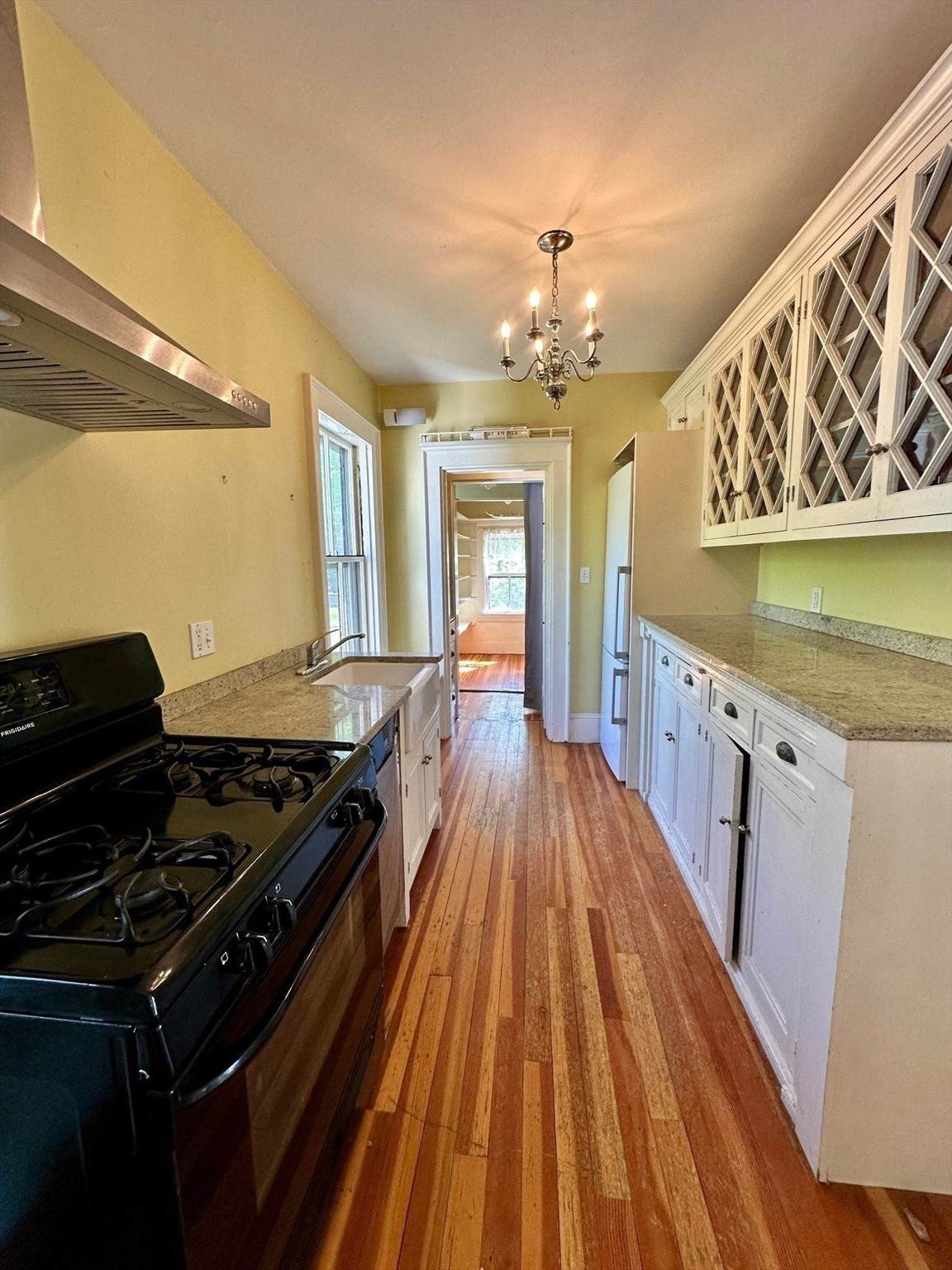 984 Chestnut St - Photo 1