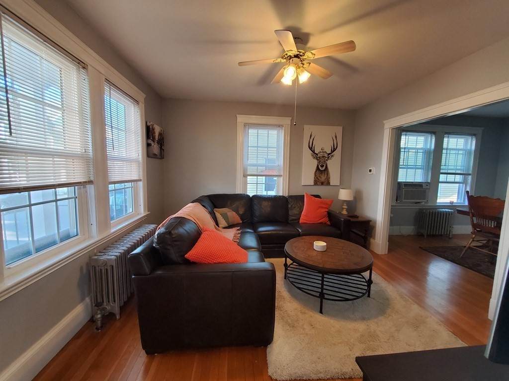 https://bt-photos.global.ssl.fastly.net/mlspin/orig_boomver_1_73570860_2.jpg