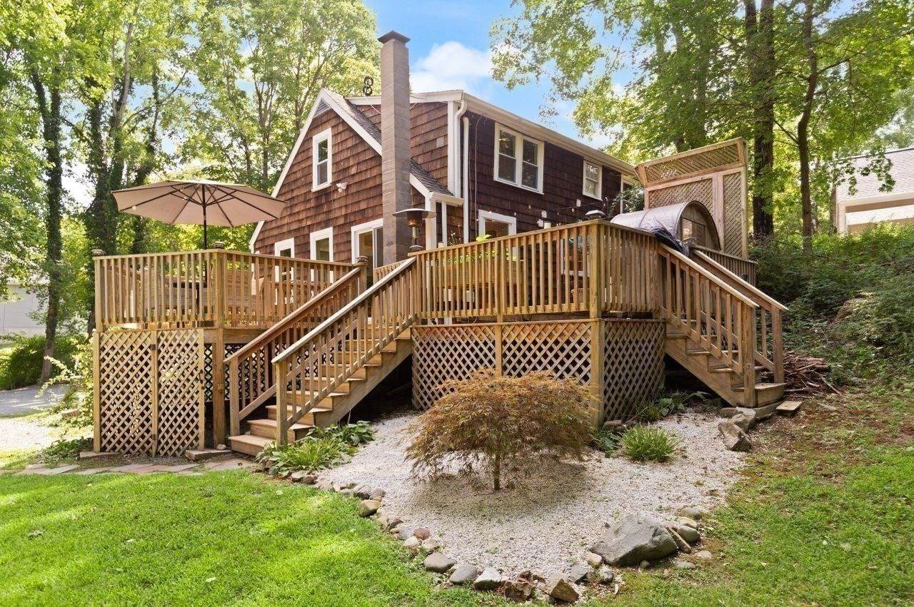 168 Ames St - Photo 1