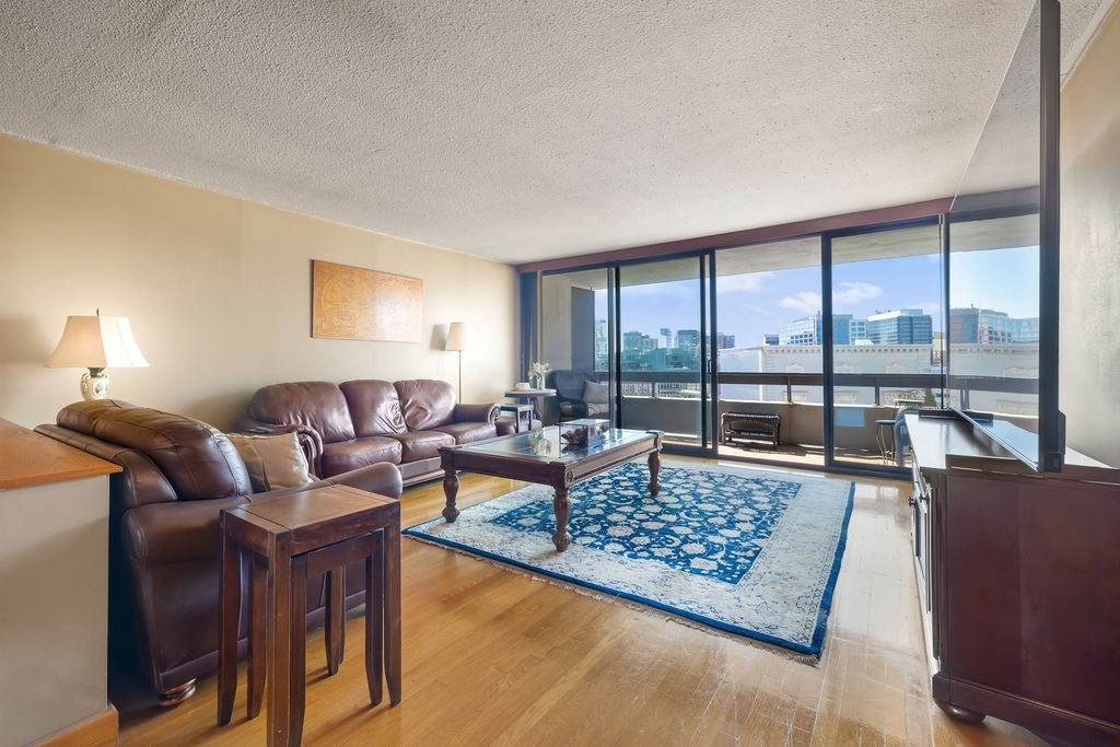 566 Commonwealth - Photo 1
