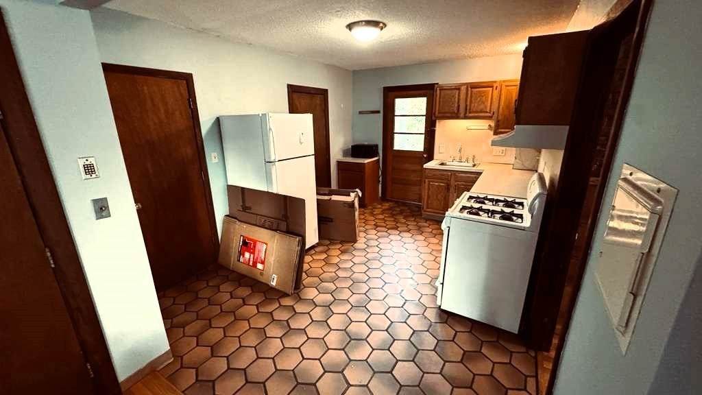 62 River St - Photo 1