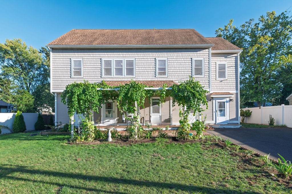 116 Common St - Photo 1