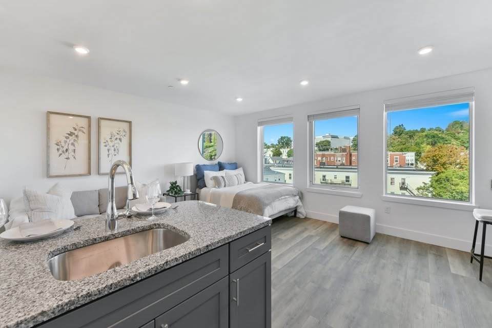 585 Essex St - Photo 1