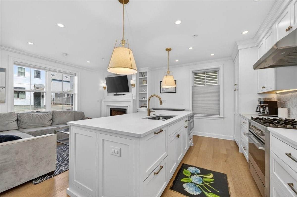 521 East 8th - Photo 1