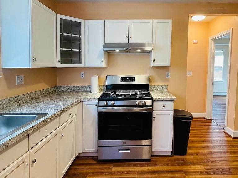 137 West Selden - Photo 1