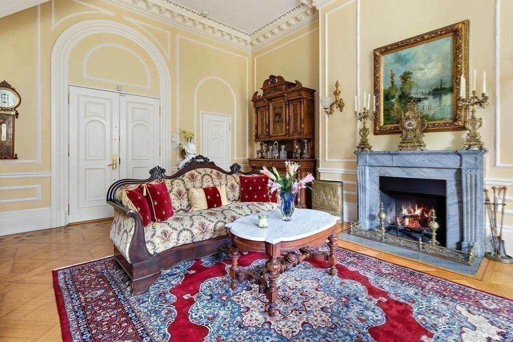154 Beacon St - Photo 1