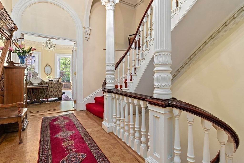154 Beacon St - Photo 1
