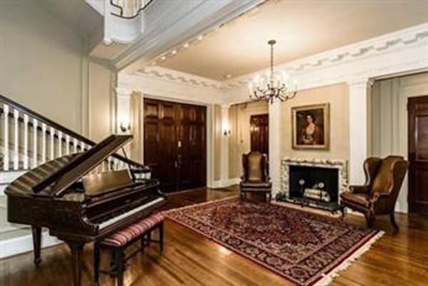 160 Beacon - Photo 1