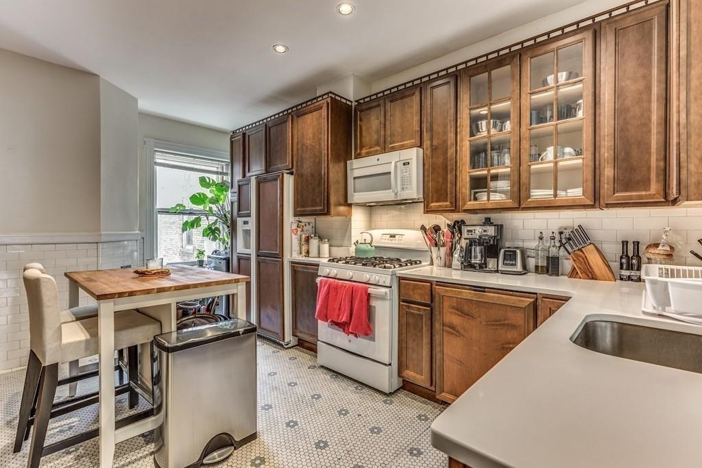 1033 Beacon - Photo 1