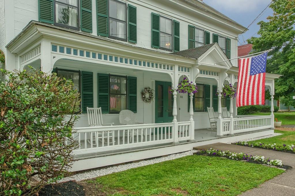 818 Main St - Photo 1