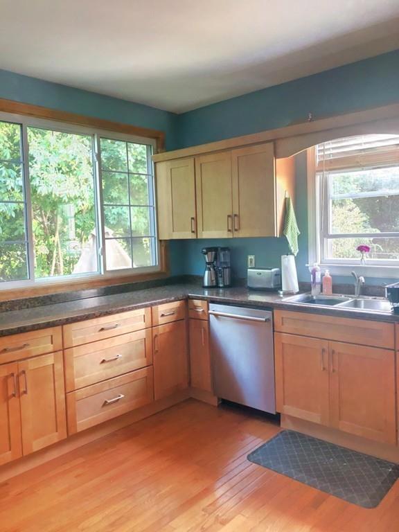 12 Hall Pl - Photo 1