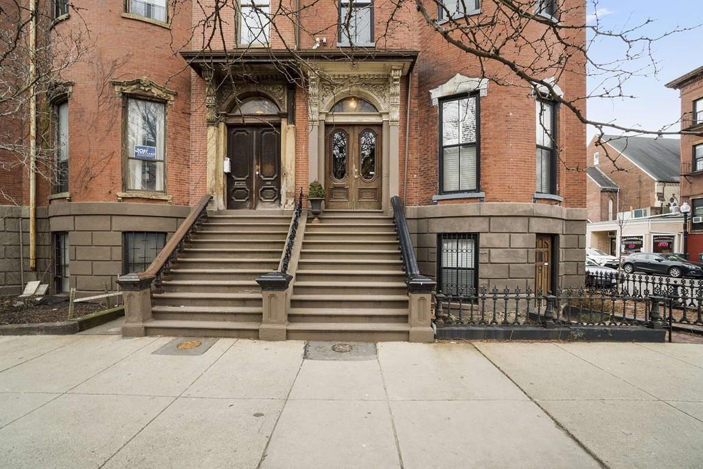 662 Tremont - Photo 1