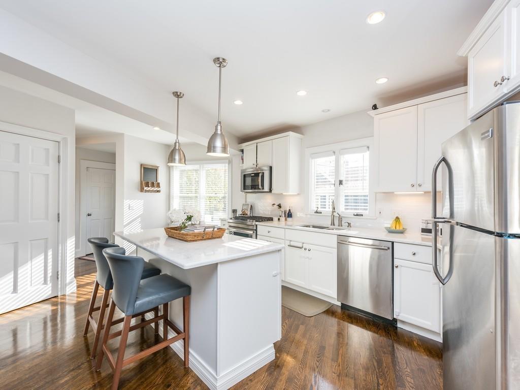 112 Wellesley Ave - Photo 1
