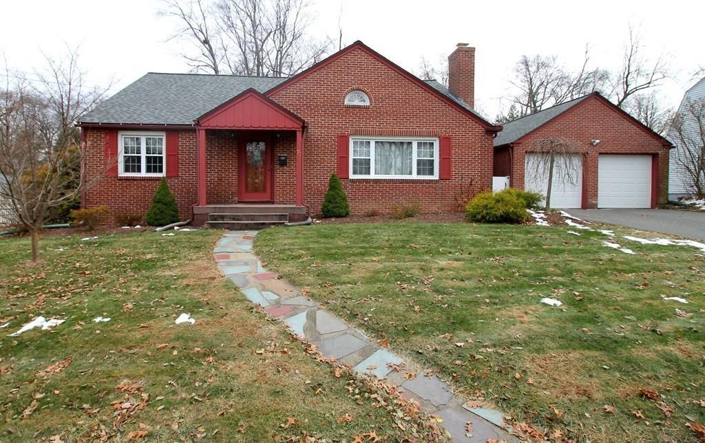 77 Abbott St - Photo 1