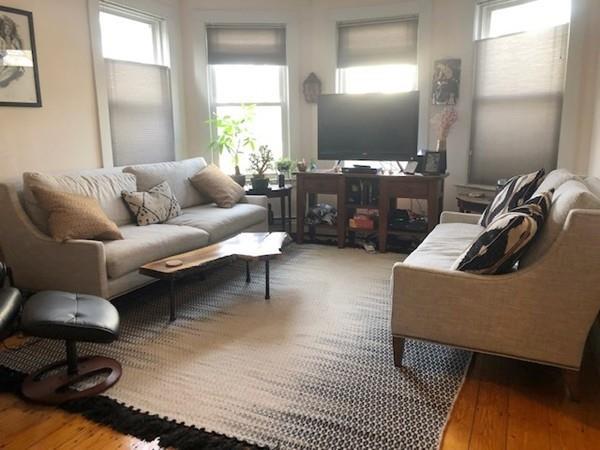 318 Columbia St - Photo 1