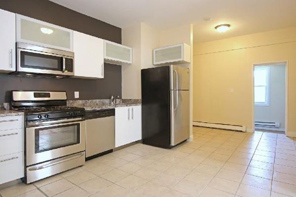 114 Everett St. - Photo 1