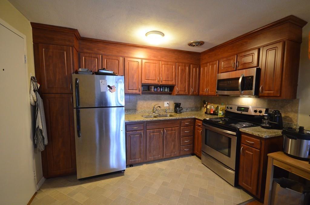 205 Kent Street - Photo 1