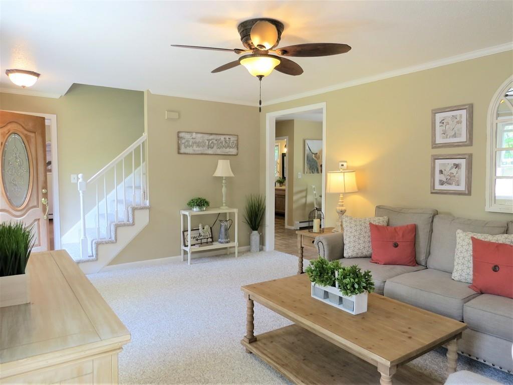 42 Chartwell Dr - Photo 1