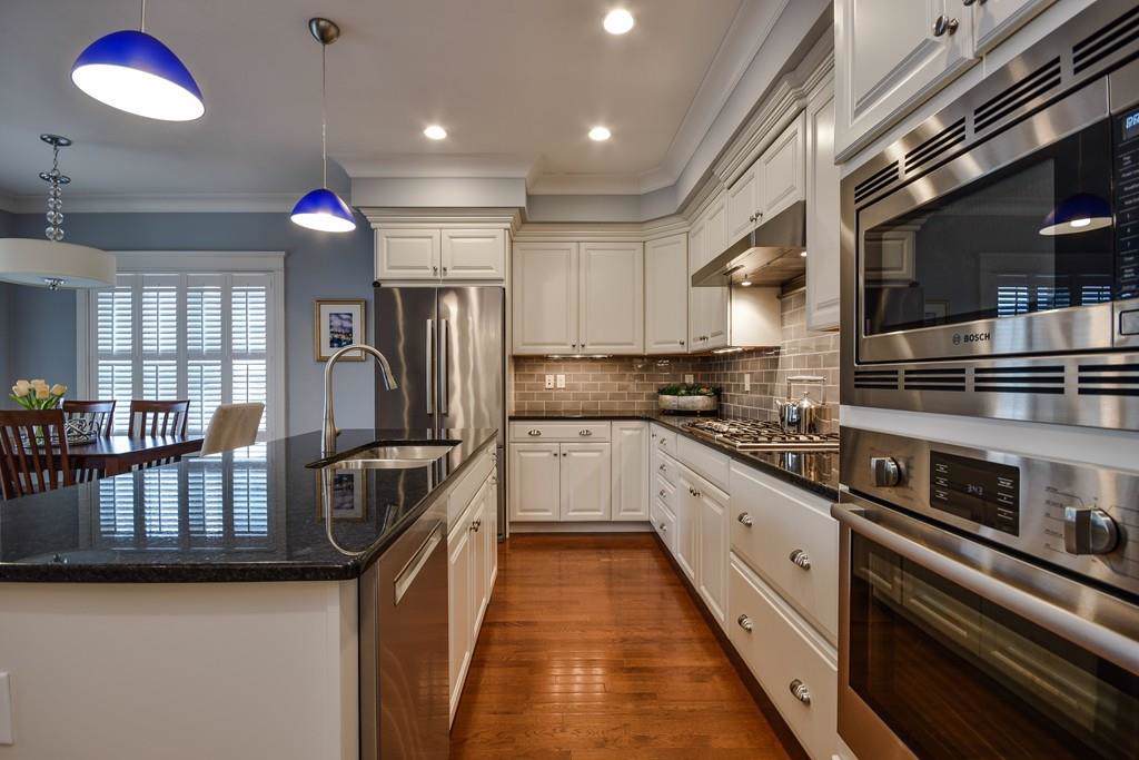 900 Greendale Avenue - Photo 1
