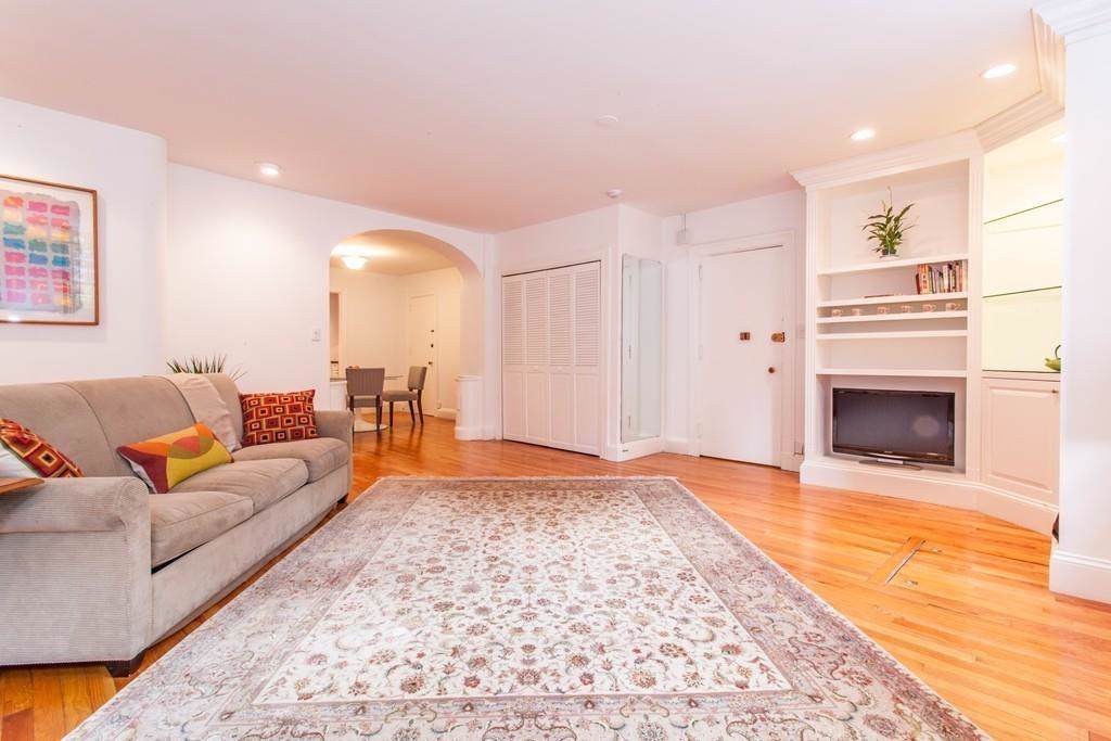 180 Commonwealth Ave - Photo 1