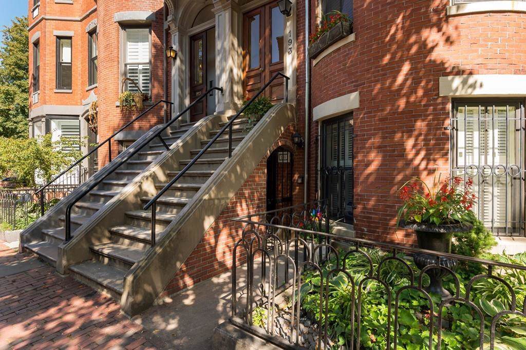 193 W Canton St - Photo 1