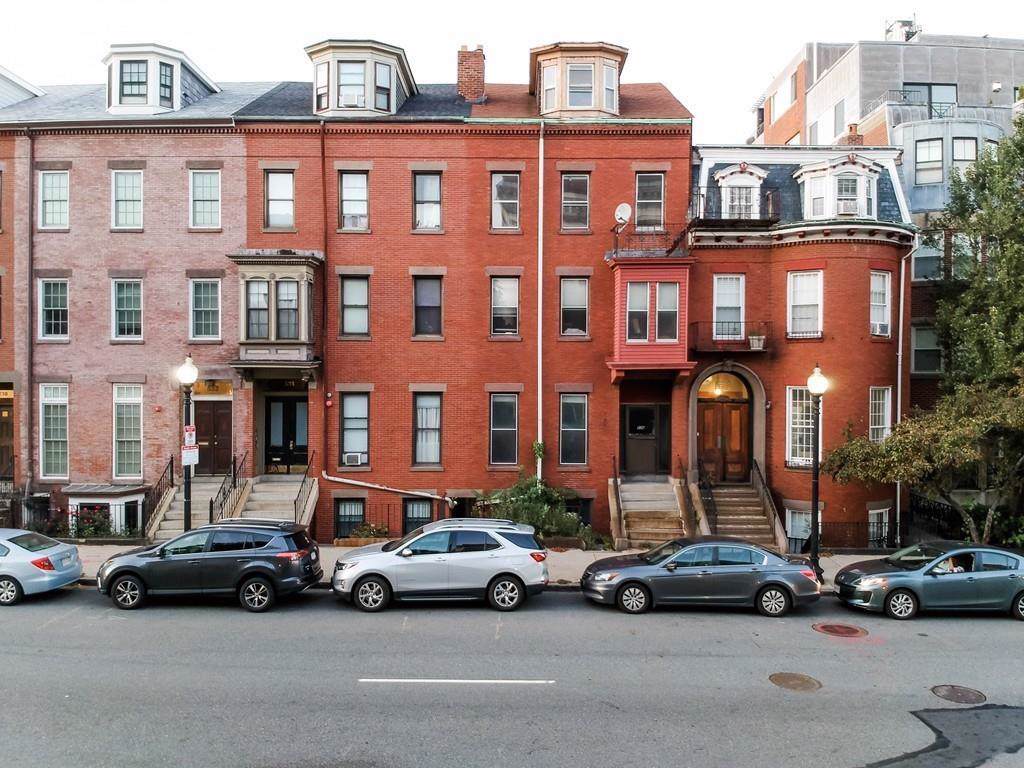 536 E Broadway - Photo 1